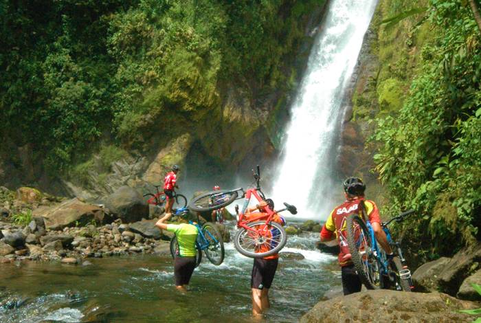 mountainbiking with Serendipity Costa Rica